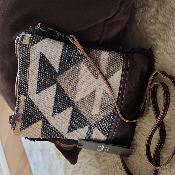 NWT Myra Aura Small Crossbody Eco-friendly Up-cycled Bag - Picture 9 of 10